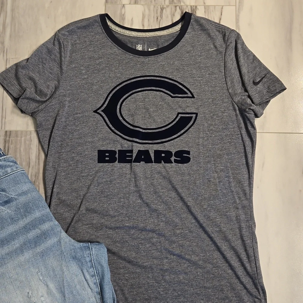 Nike NFL Chicago Bears Women's T-Shirt - Picture 2 of 5